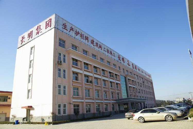 公司,經(jīng)過(guò)了7300多天的日夜奮進(jìn),20年的蓬勃發(fā)展,農(nóng)家院為車(chē)間,家族